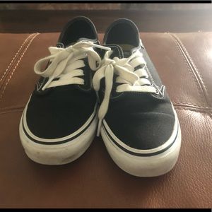 Black lace up women’s Vans size 7